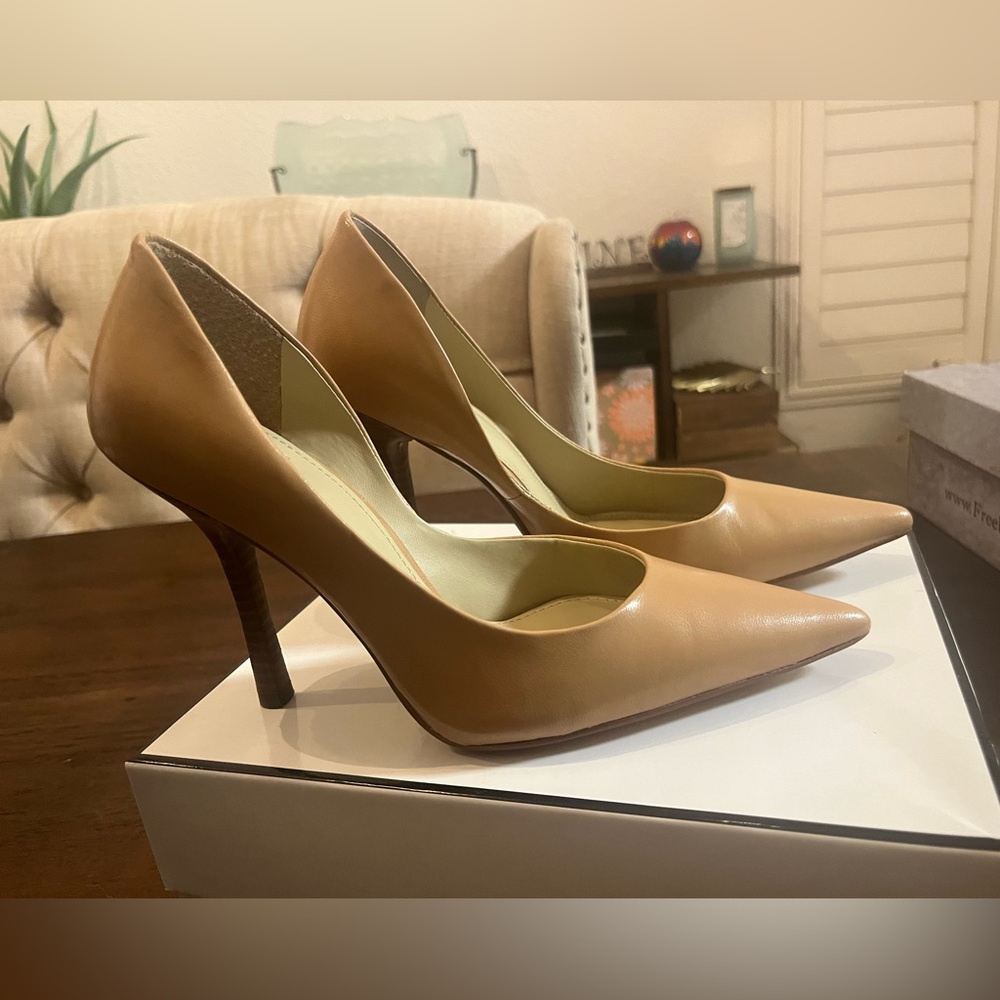 Guess pumps, size 6.5